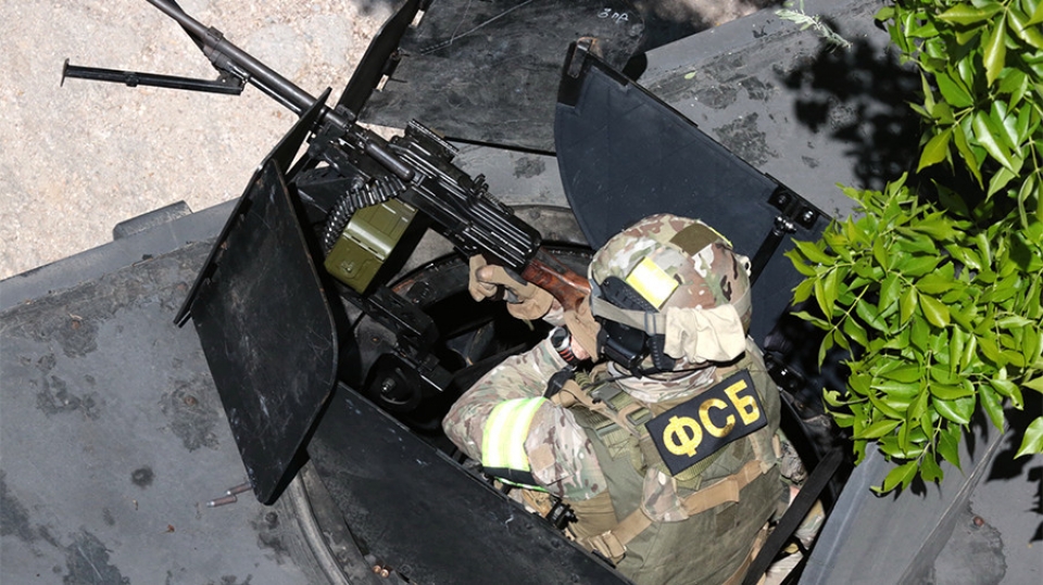 nga chan dung am muu tan cong cac toa nha cong quyen