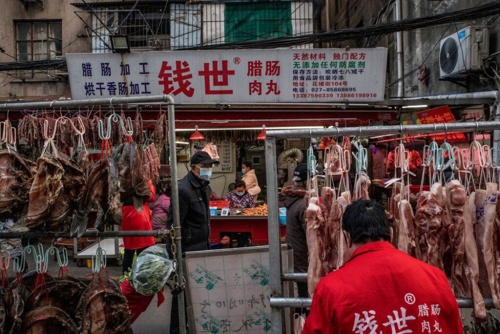 Một khu chợ tại thành phố Vũ Hán. (Nguồn: New York Times)
