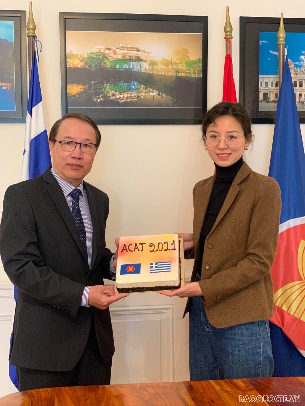 Việt Nam trao chức Chủ tịch Nhóm các Đại sứ quán ASEAN tại Athens cho Indonesia Việt Nam trao chức Chủ tịch Nhóm các Đại sứ quán ASEAN tại Athens cho Indonesia