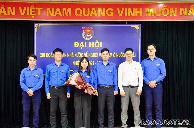 Ra mắt BCH Chi đoàn Ủy ban nhiệm kỳ 2022-2024. Ra mắt BCH Chi đoàn Ủy ban nhiệm kỳ 2022-2024.