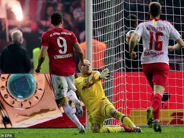 lewandowski lap cu dup bayern munich hoan tat cu dup giai quoc noi