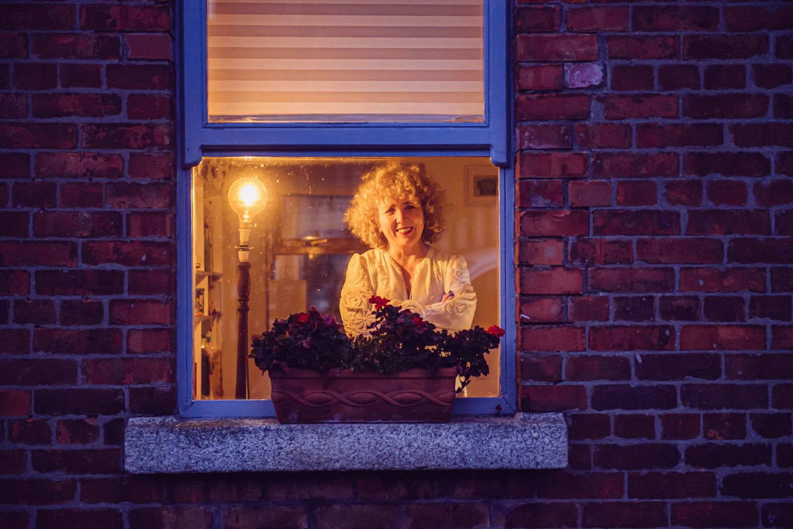 covid 19 cuoc song dang sau nhung khung cua so thoi cach ly xa hoi