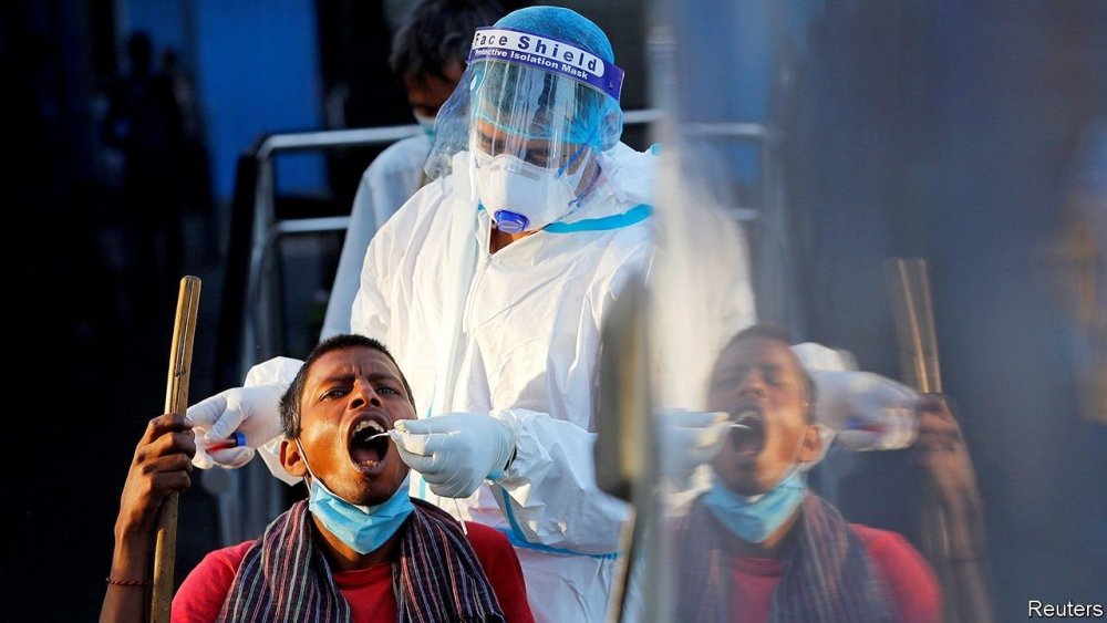 Làn sóng Covid-19 thứ hai đã khiến Ấn Độ rơi vào trạng thái 'khủng hoảng'.