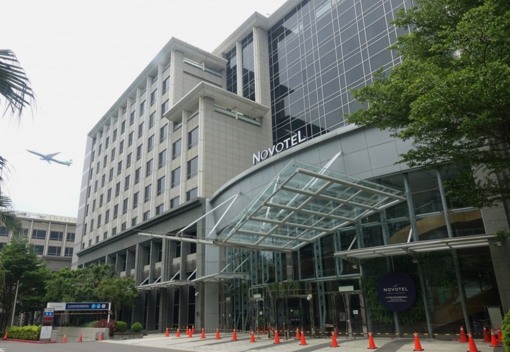 Khách sạn Novotel tại sân bay quốc tế Đào Viên là 'tâm điểm' của làn sóng Covid-19 mới ở Đài Loan. (Nguồn: CNA) Khách sạn Novotel tại sân bay quốc tế Đào Viên là 'tâm điểm' của làn sóng Covid-19 mới ở Đài Loan. (Nguồn: CNA)