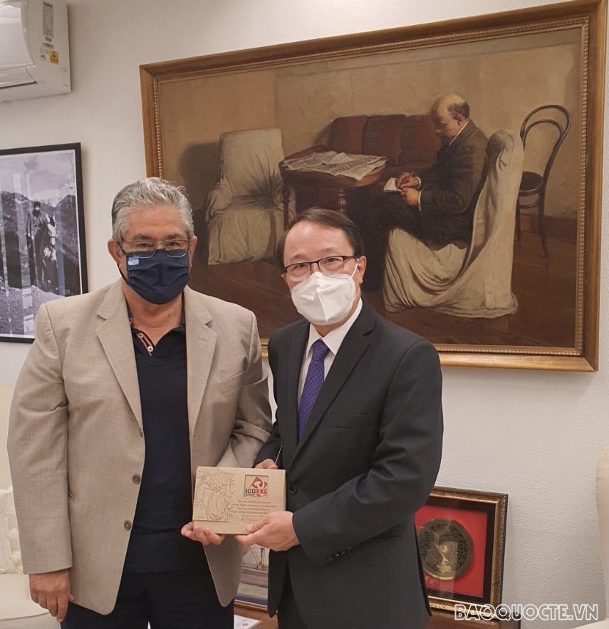 Đại sứ Việt Nam tại Hy Lạp Nguyễn Mạnh Cường chào từ biệt Tổng thống Hy Lạp và Tổng Bí thư Đảng Cộng sản Hy Lạp