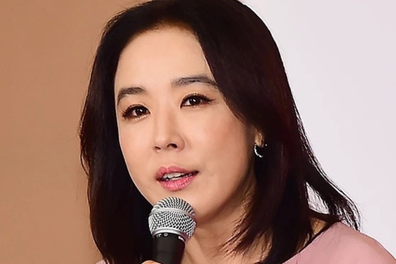 Nữ diễn viên Hàn Quốc Kang Soo Yeon qua đời ở tuổi 56, sau 2 ngày hôn mê