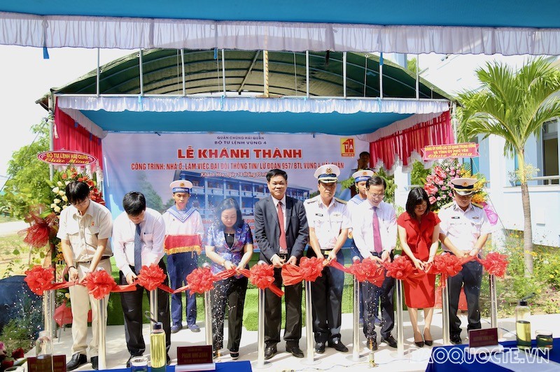 Lễ cắt băng khánh thành nhà ở và làm việc Đại đội Thông tin - Lữ đoàn 957, Vùng 4 Hải quân.