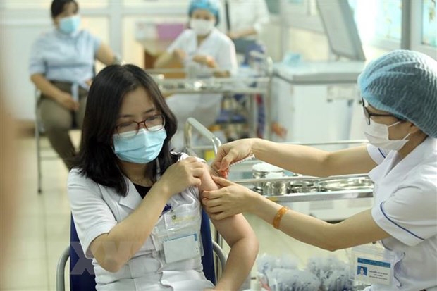 Việt Nam cũng đang đẩy mạnh tiêm phòng vaccine ngừa Covid-19.