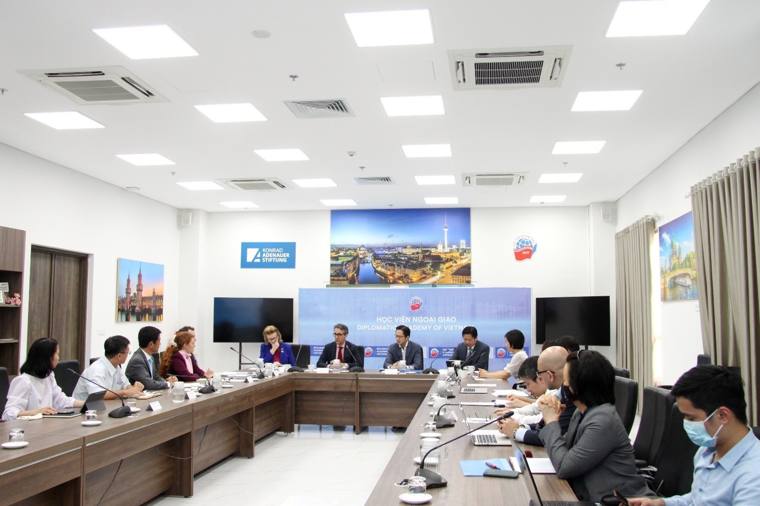 Toàn cảnh buổi tọa đàm. (Ảnh: Chiến Lược)