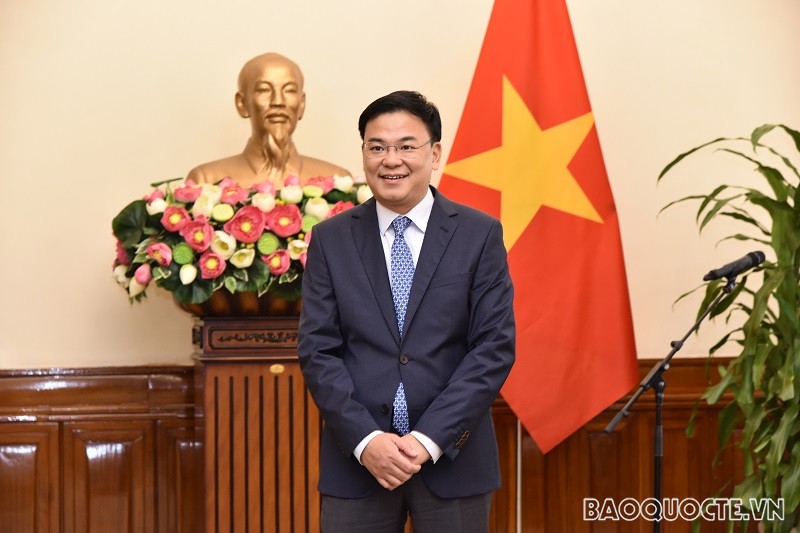 Thứ trưởng Ngoại giao Phạm Quang Hiệu trao quyết định bổ nhiệm, điều động cán bộ và viên chức lãnh đạo, quản lý thuộc Học viện Ngoại giao