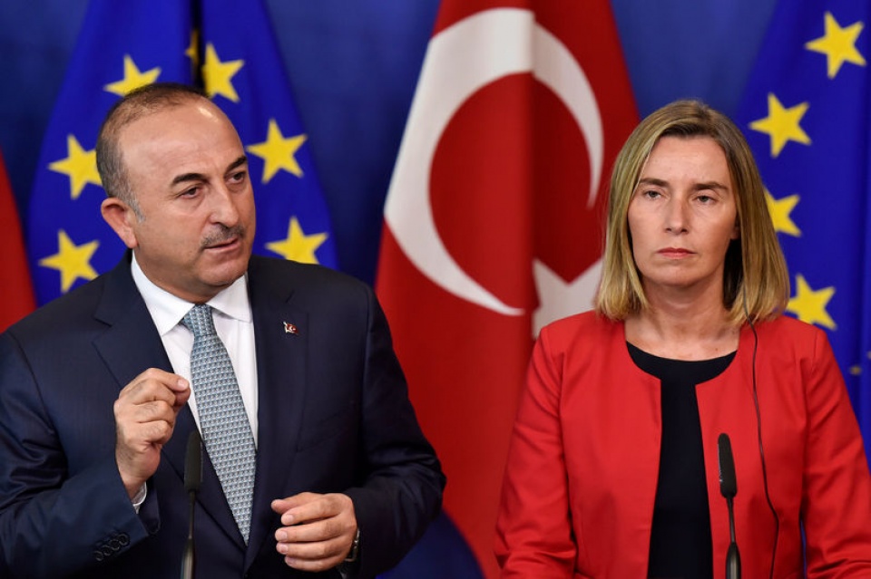 eu tho nhi ky moi quan he khong tich cuc