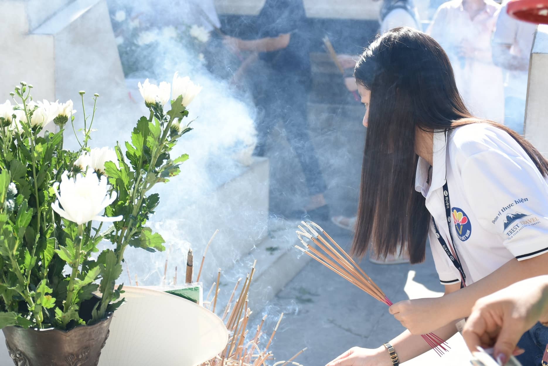 Kiều bào trẻ tri ân các anh hùng liệt sĩ đã ngã xuống tại Ngã ba Đồng Lộc