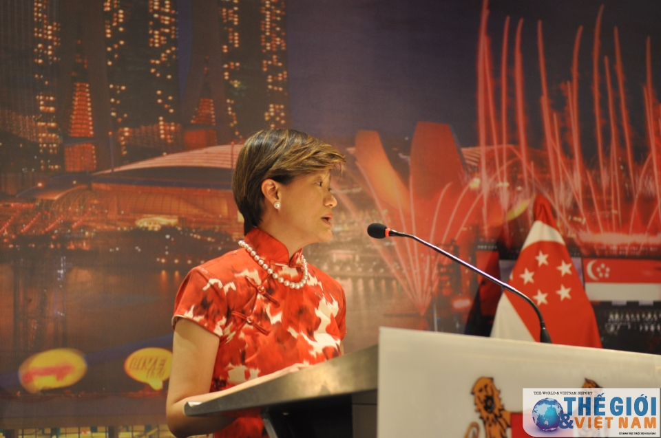 chieu dai quoc khanh tai dai su quan singapore tai viet nam tinh than va khat vong singapore