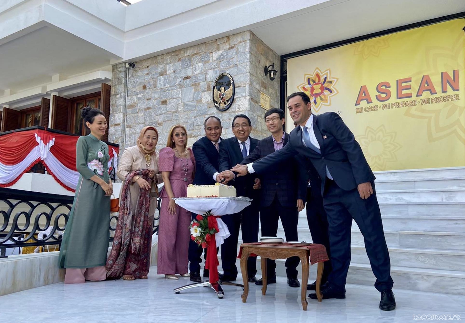 Nhóm các Đại sứ quán ASEAN tại Athens tổ chức giao lưu nhân dịp Ngày ASEAN 2021. (Ảnh: ĐSQ Việt Nam tại Hy Lạp)