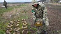 Mỹ tài trợ Ukraine chương trình rà phá bom mìn, Pháp, Anh thảo luận phối hợp viện trợ Kiev
