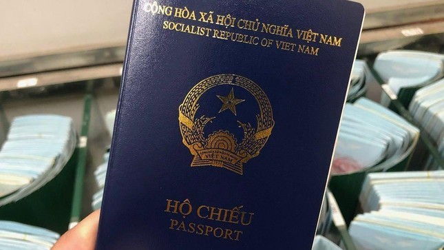 Hộ chiếu phổ thông mẫu mới của Việt Nam.