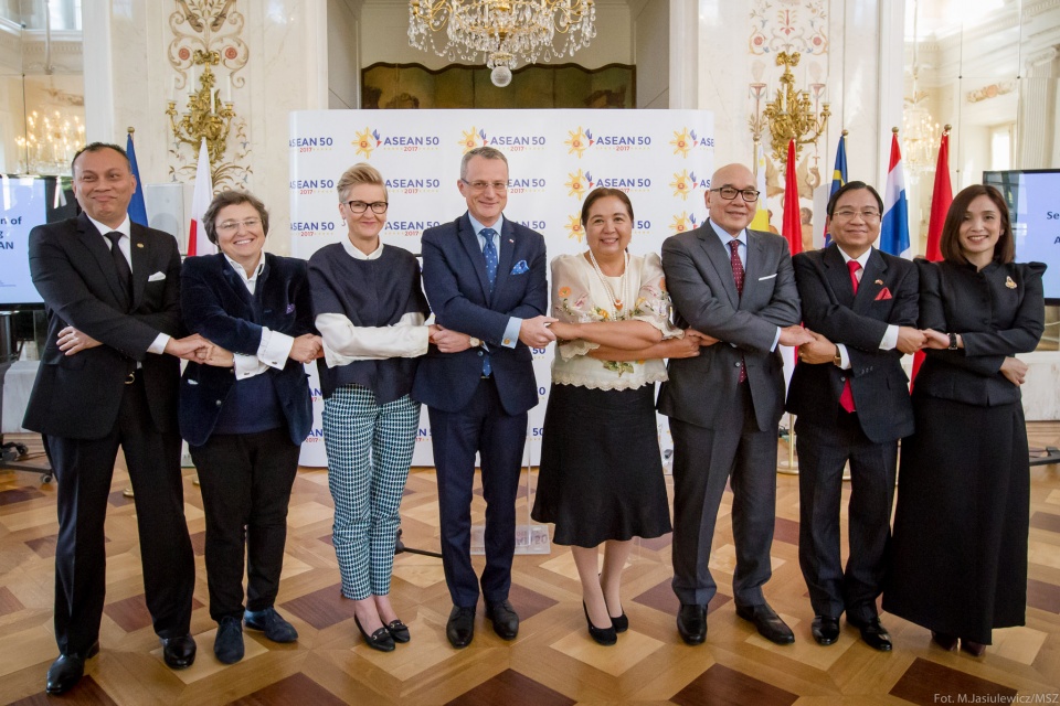 hoi thao ky niem 50 nam thanh lap asean tai ba lan