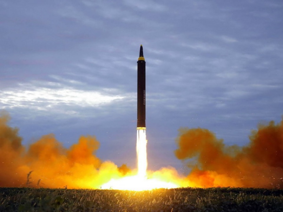 nga trung quoc keu goi my ngung de doa trieu tien