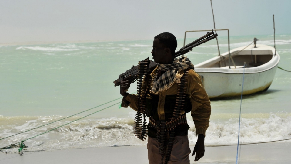 cuop bien hoanh hanh o vinh guinea ngay 168 bat coc 17 thuyen vien