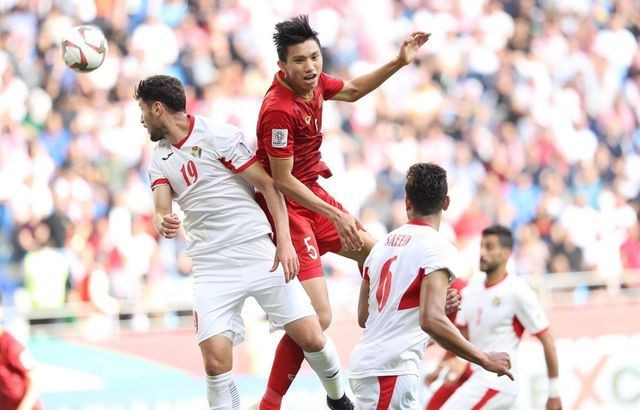 van hau toi khong thay bat ngo khi duoc sang ha lan thi dau