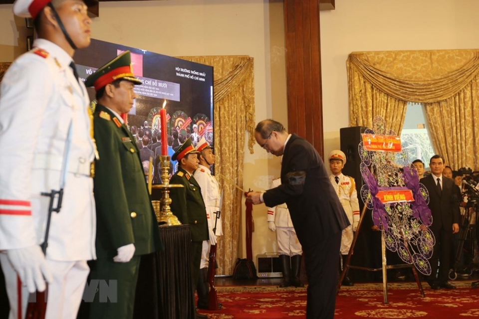 hinh anh le vieng nguyen tong bi thu do muoi tai tphcm