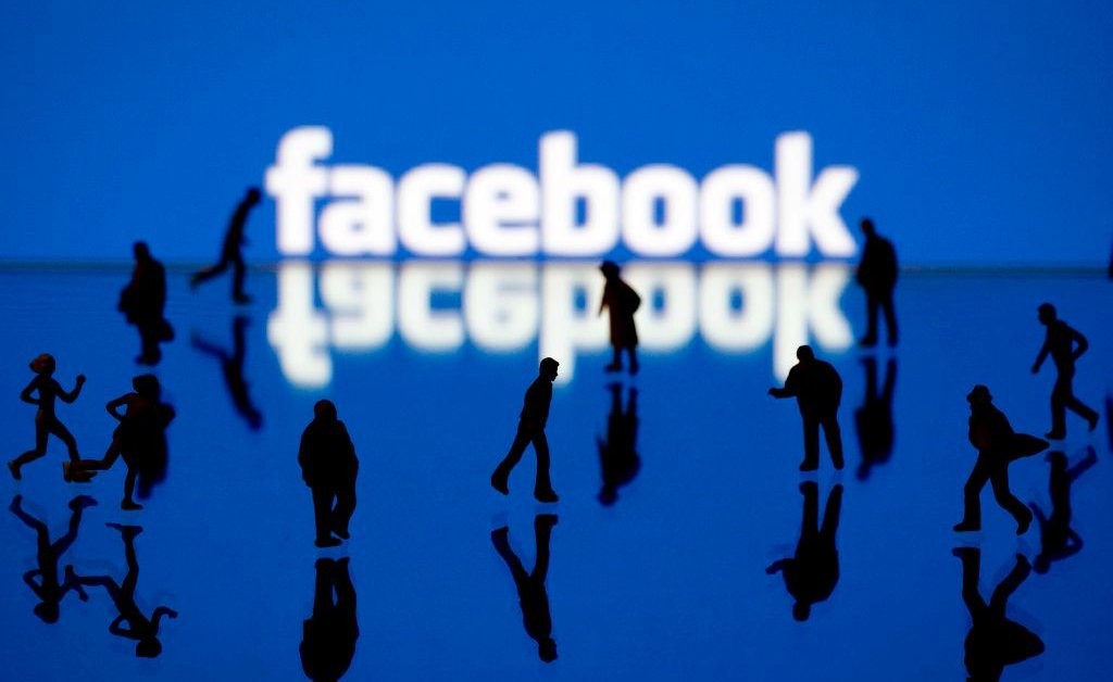 Facebook đã trở thành 'món ăn tinh thần' không thể thiếu của nhiều người, (Nguồn: AFP)