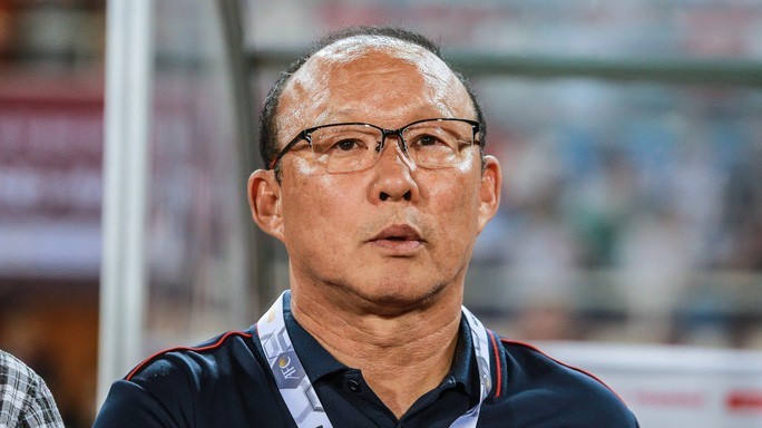 doi tuyen viet nam dung voi chi trich can binh tinh xem minh dang o dau