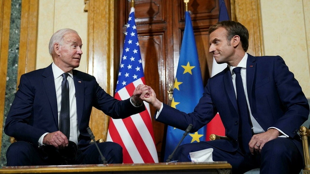 Tổng thống Mỹ Joe Biden và Tổng thống Pháp Emmanuel Macron gặp mặt lần đầu sau thỏa thuận AUKUS. (Nguồn: Reuters) Tổng thống Mỹ Joe Biden và Tổng thống Pháp Emmanuel Macron gặp mặt lần đầu sau thỏa thuận AUKUS. (Nguồn: Reuters)