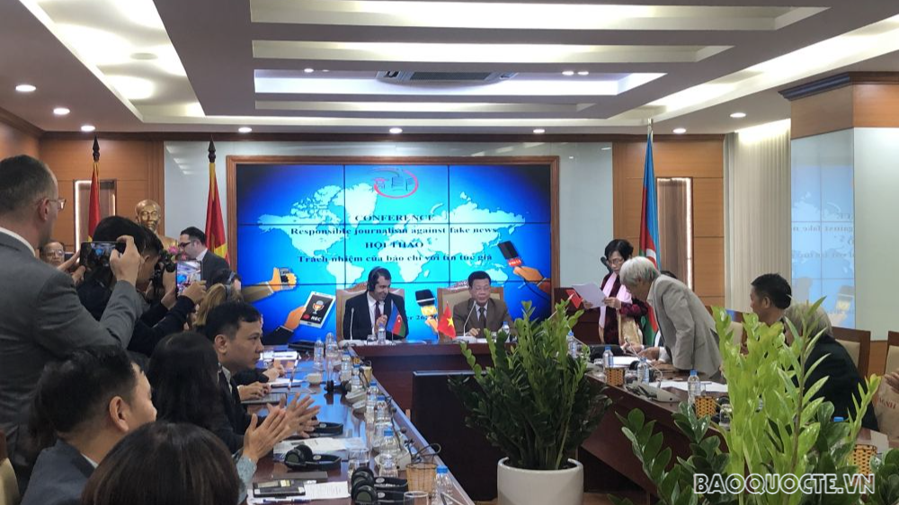 Toàn cảnh buổi tọa đàm.