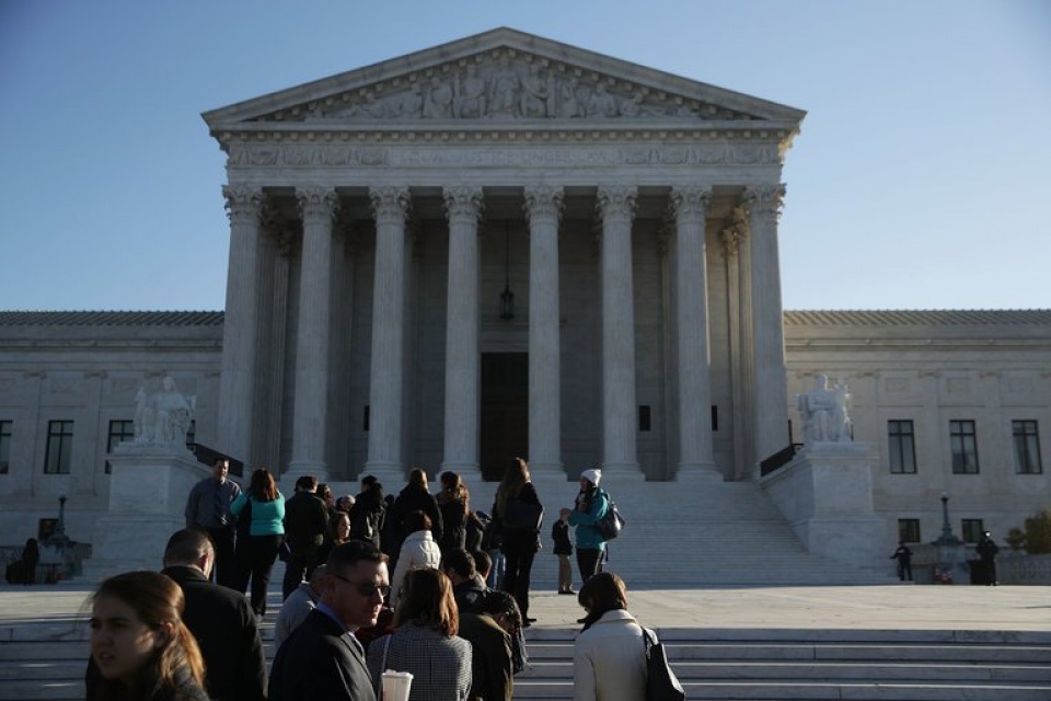 tranh cai viec toa an toi cao my bat den xanh cho lenh cam nhap canh