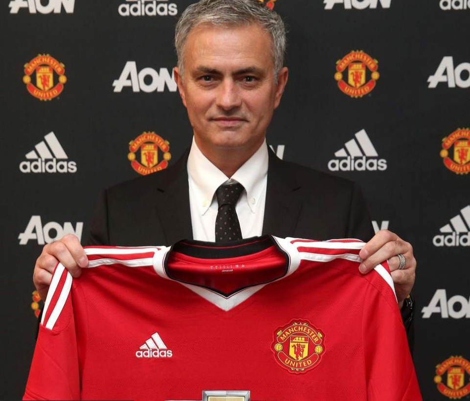khi so phan khong khac ten mourinho len thanh kiem united