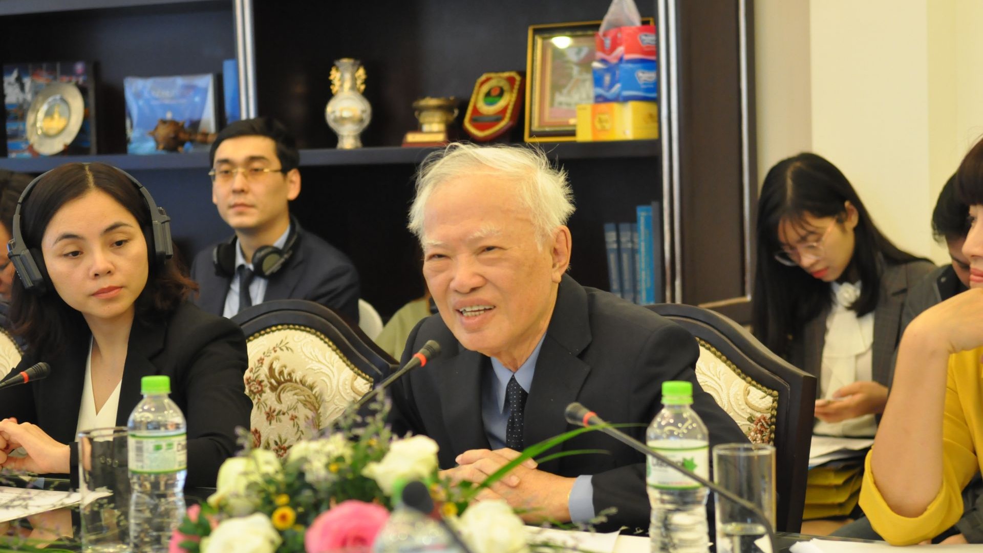 ngoi sao da di xa nhung vang sang con mai nhung bai hoc cua bac vu khoan cho the he sau