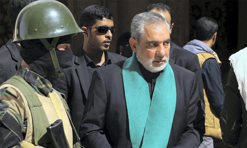 Đại sứ Hassan Irloo trong lễ tưởng niệm thiếu tướng Qassem Soleimani ở Sanaa, Yemen hồi tháng 1. (Nguồn: Reuters)