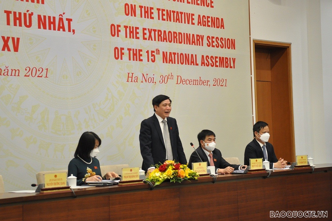 Tổng thư ký Quốc hội, Chủ nhiệm Văn phòng Quốc hội Bùi Văn Cường phát biểu tại buổi họp báo. (Ảnh: Duy Quang)