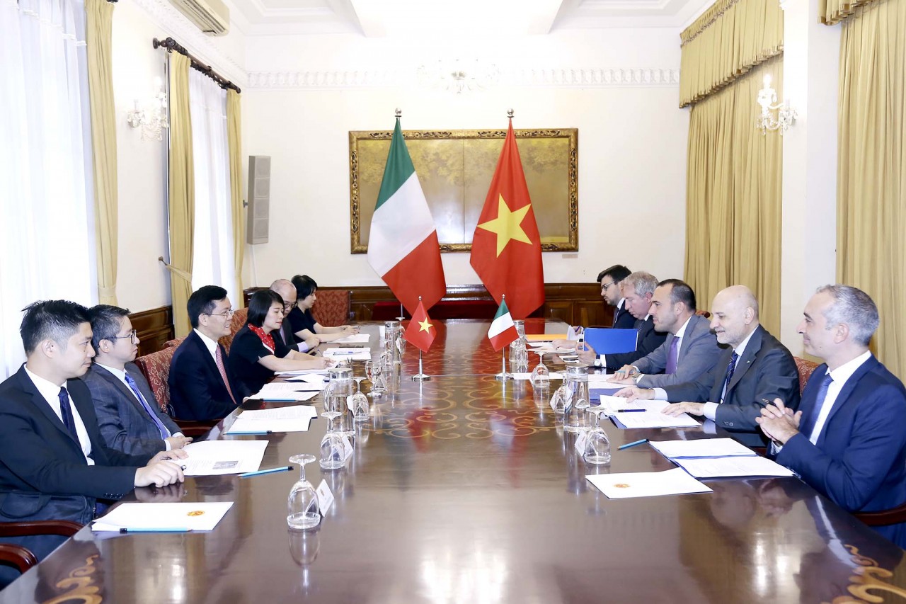 Thứ trưởng Ngoại giao Hà Kim Ngọc và Thứ trưởng Ngoại giao Manlio Di Stefano chủ trì tham vấn chính trị Việt Nam - Italia