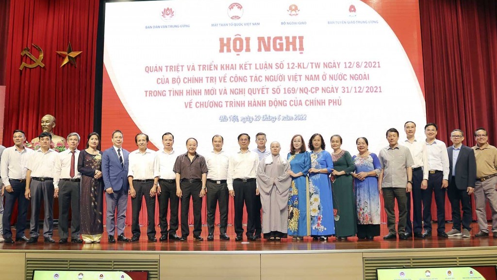 Công tác người Việt Nam ở nước ngoài giai đoạn mới: ‘Sự nghiệp làm nên bởi chữ đồng’