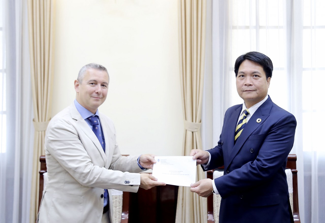 Tiếp nhận bản sao Ủy nhiệm thư bổ nhiệm Đại sứ tại Việt Nam