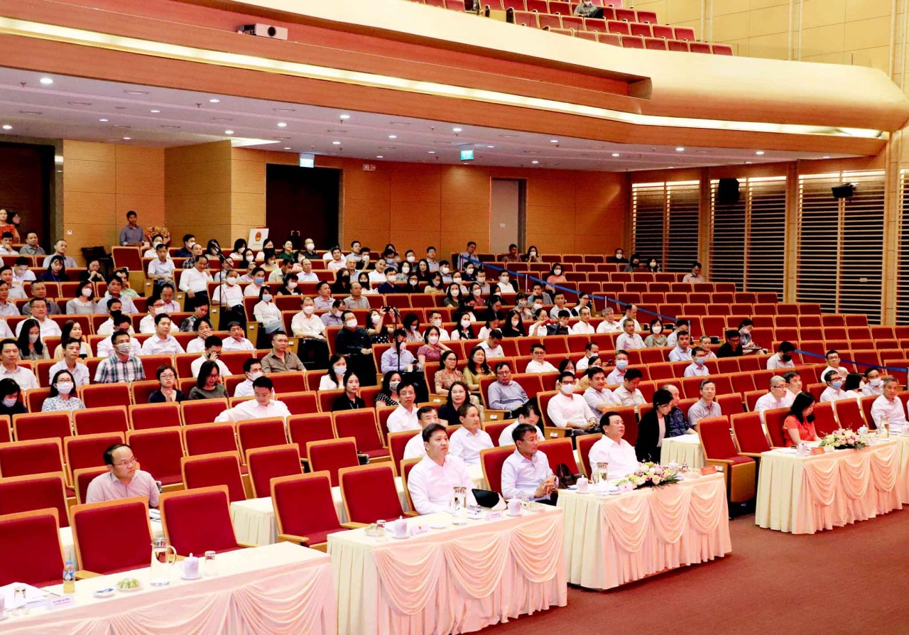 Một số vấn đề lý luận và thực tiễn về con đường đi lên chủ nghĩa xã hội Một số vấn đề lý luận và thực tiễn về con đường đi lên chủ nghĩa xã hội