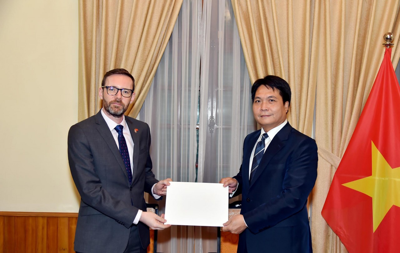 Cục Lễ tân Nhà nước tiếp nhận bản sao Ủy nhiệm thư bổ nhiệm Đại sứ Anh, Đan Mạch tại Việt Nam