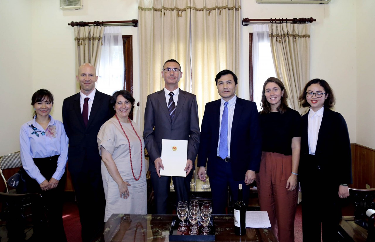 Trao Giấy Chấp nhận lãnh sự của Tây Ban Nha tại TP. Hồ Chí Minh