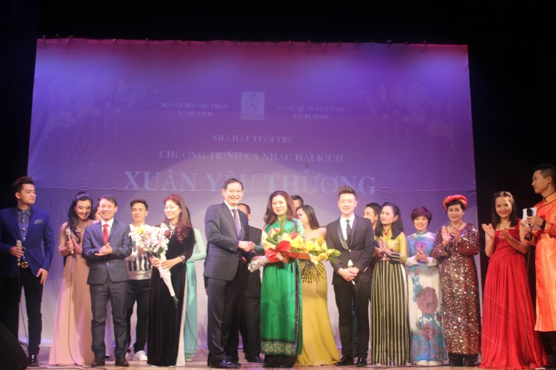 bieu dien nghe thuat chao xuan binh than 2016 tai rumani