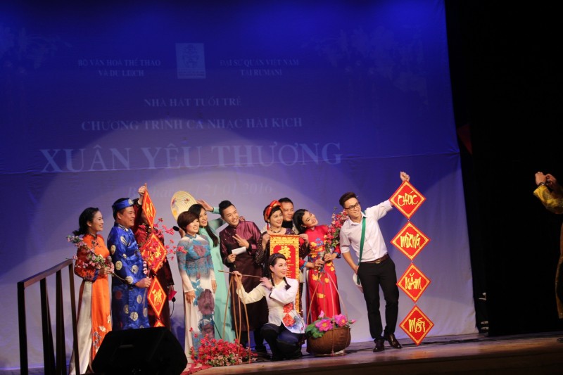 bieu dien nghe thuat chao xuan binh than 2016 tai rumani