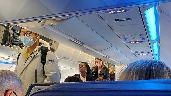 may bay my so tan cong dan khoi vu han nha trang chua yeu cau dinh chi cac chuyen bay giua hai nuoc