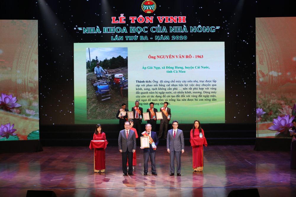 Tôn vinh 68 đại biểu