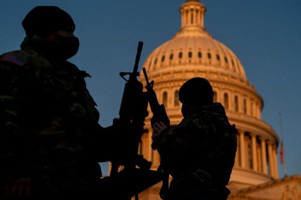 Mỹ tiếp tục siết chặt an ninh, bắt một đối tượng mang súng gần Đồi Capitol