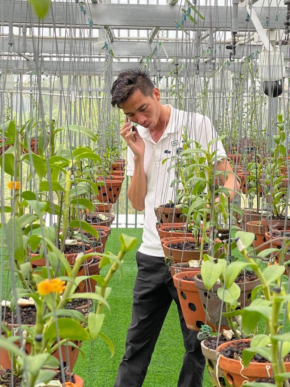Chàng trai trẻ Lê Bảo Trân: 'Đam mê hoa lan đã ăn sâu vào máu tôi'