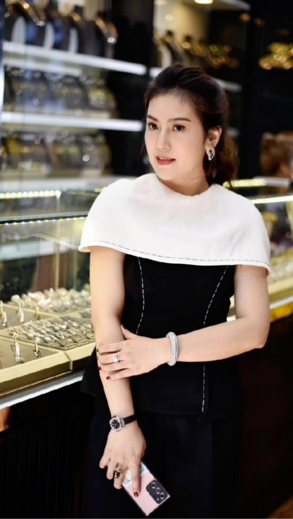 Nguyễn Lê Hoàn Nguyên: ‘Chơi đá phong thủy không có nghĩa là mê tín dị đoan’ Nguyễn Lê Hoàn Nguyên: ‘Chơi đá phong thủy không có nghĩa là mê tín dị đoan’