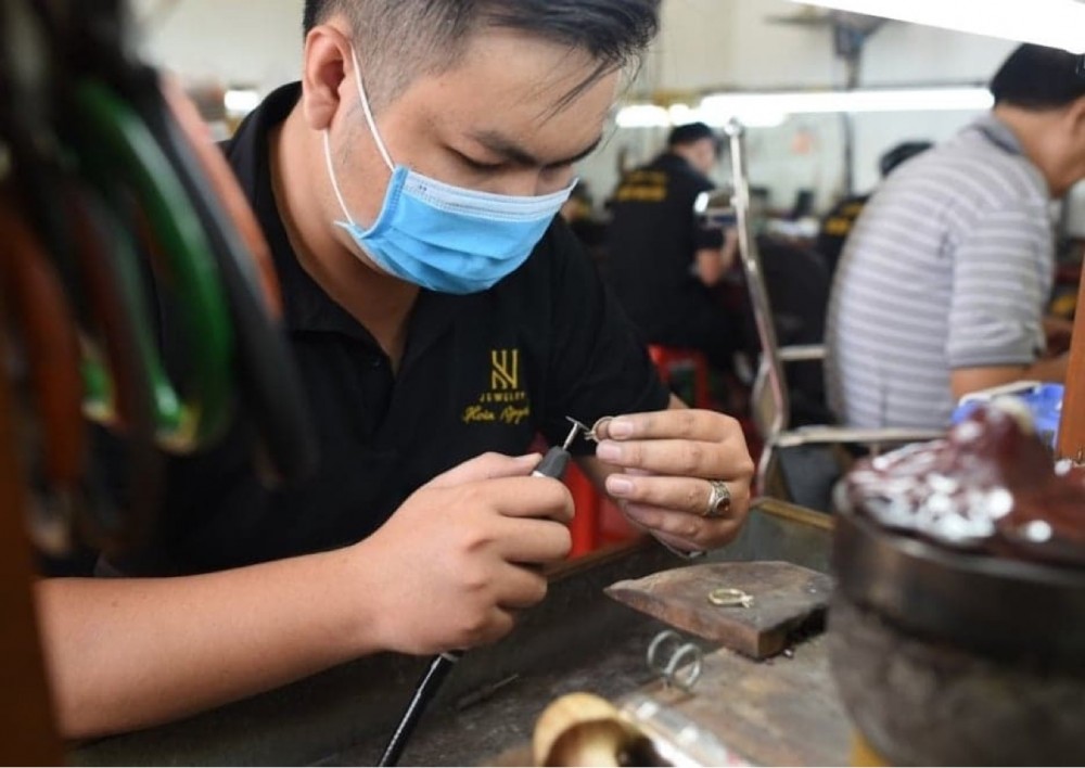 Nguyễn Lê Hoàn Nguyên: ‘Chơi đá phong thủy không có nghĩa là mê tín dị đoan’ Nguyễn Lê Hoàn Nguyên: ‘Chơi đá phong thủy không có nghĩa là mê tín dị đoan’
