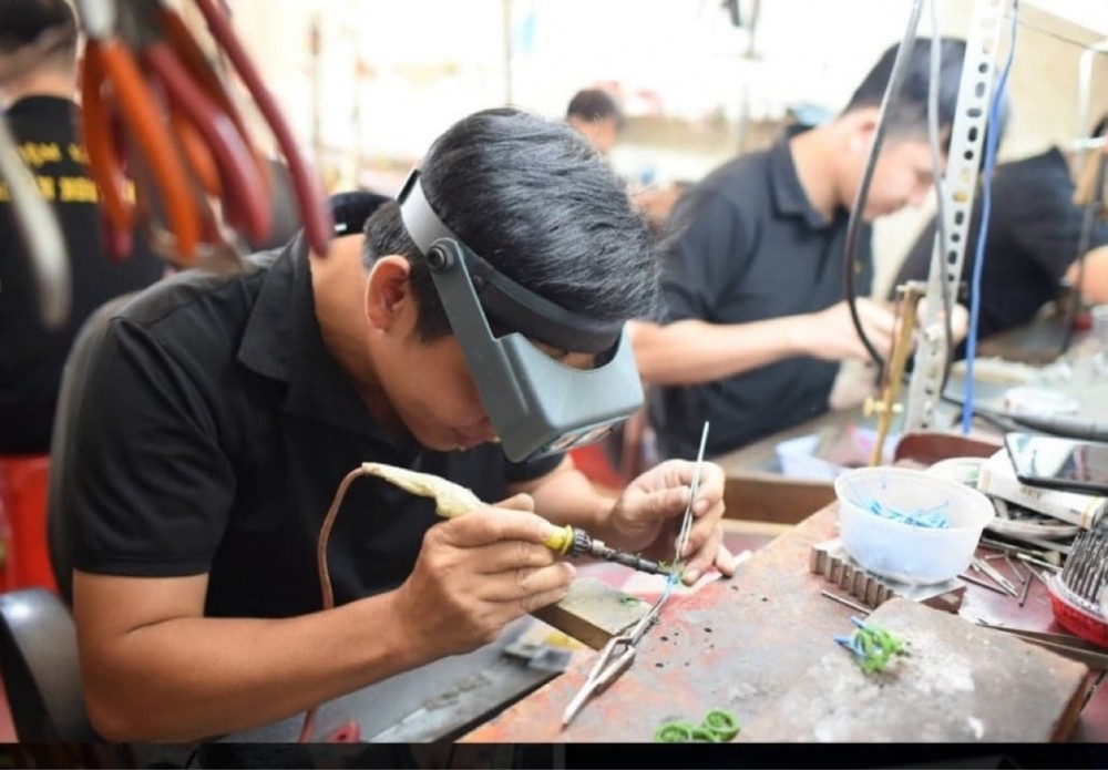 Nguyễn Lê Hoàn Nguyên: ‘Chơi đá phong thủy không có nghĩa là mê tín dị đoan’ Nguyễn Lê Hoàn Nguyên: ‘Chơi đá phong thủy không có nghĩa là mê tín dị đoan’