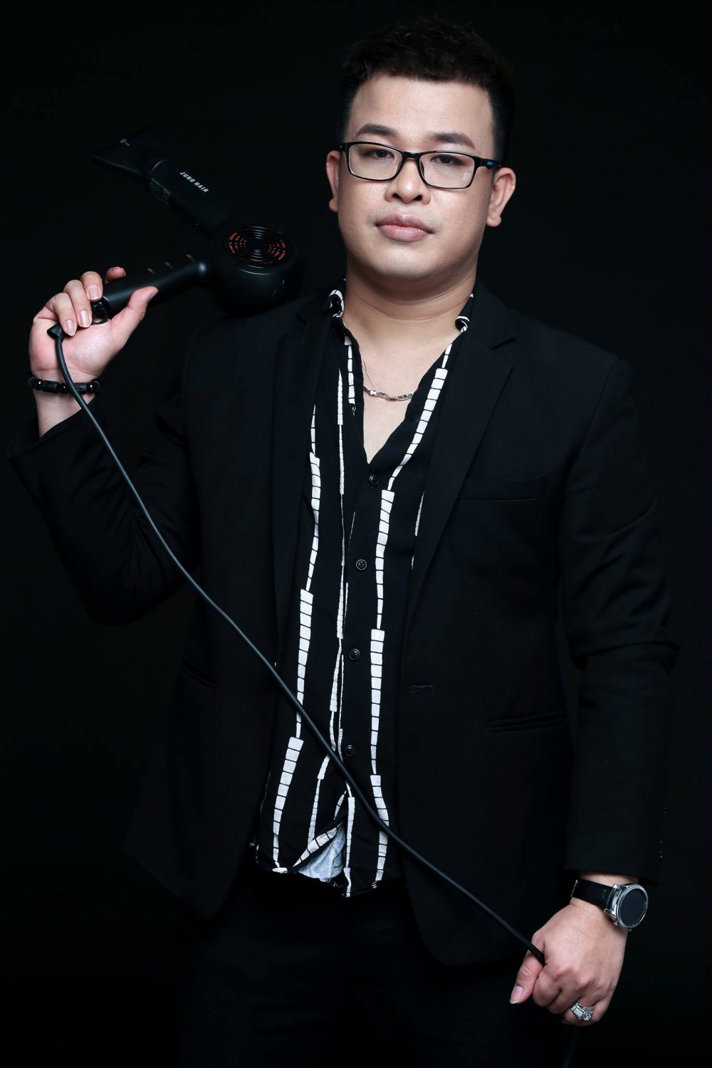 Salon Nguyễn Tiết Anh: Tận tụy trong từng việc nhỏ